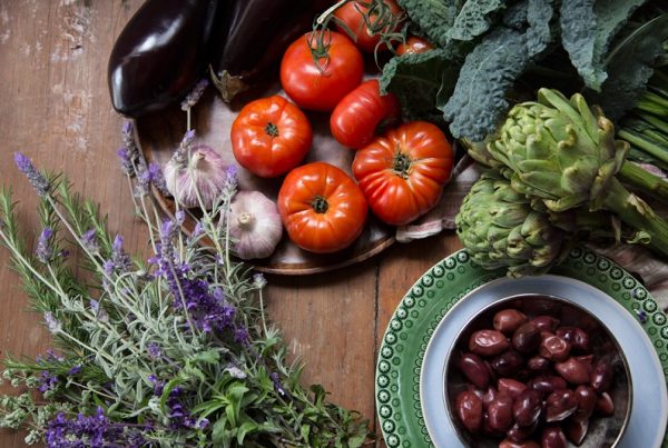 Cover-Shot-Mediterraean-Eating