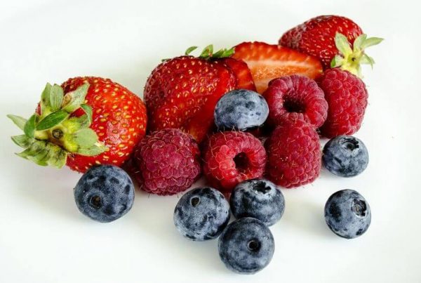 berries for berry smoothie bowl