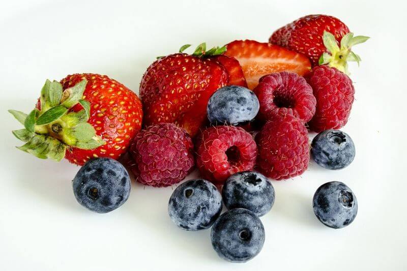 berries for berry smoothie bowl