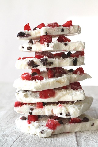 white christmas yoghurt bark